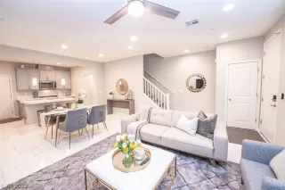 Photo #4: 2382025 Listing 