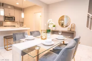 Photo #5: 2382025 Listing 