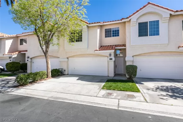 MLS: 2382027 Condo For Sale