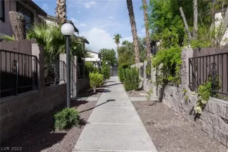 Photo #3: 2382035 Listing