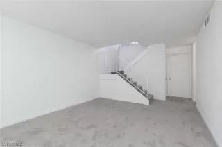 Photo #6: 2382035 Listing