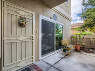 Photo #3: 2382057 Listing