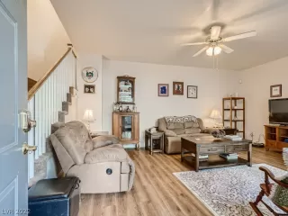 Photo #4: 2382057 Listing