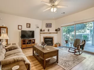 Photo #6: 2382057 Listing