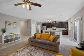 Photo #5: 2382074 Listing