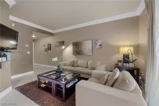 Photo #3: 2382124 Listing