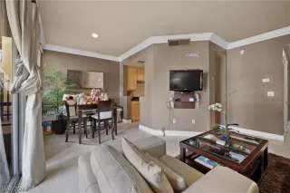 Photo #4: 2382124 Listing