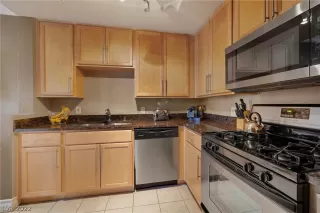 Photo #6: 2382124 Listing