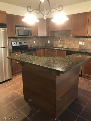 Photo #2: 2382132 Listing 