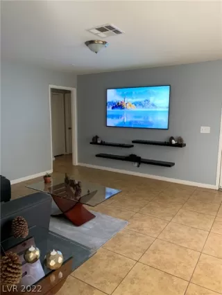 Photo #2: 2382142 Listing