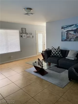 Photo #3: 2382142 Listing