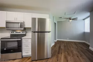 Photo #3: 2382185 Listing