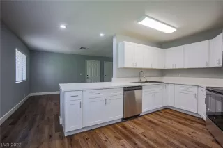 Photo #4: 2382185 Listing