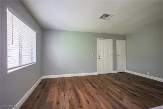 Photo #5: 2382185 Listing