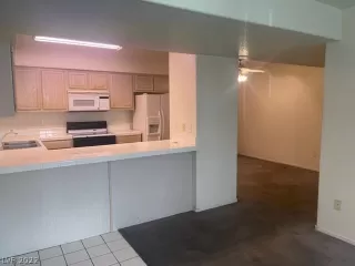 Photo #5: 2382199 Listing