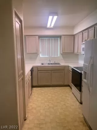 Photo #6: 2382199 Listing