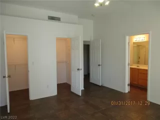 Photo #6: 2382269 Listing