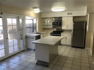 Photo #2: 2382286 Listing 