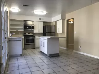 Photo #3: 2382286 Listing 