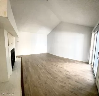 Photo #5: 2382290 Listing