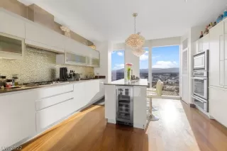 Photo #6: 2382302 Listing