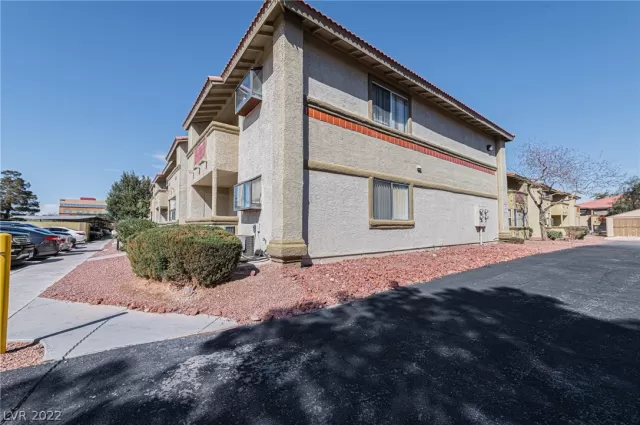 MLS: 2382328 Condo For Sale