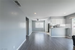 Photo #3: 2382328 Listing