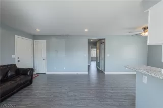 Photo #4: 2382328 Listing