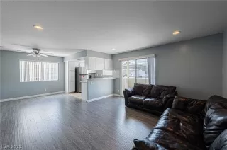 Photo #5: 2382328 Listing