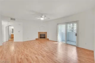 Photo #3: 2382363 Listing