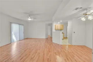 Photo #4: 2382363 Listing