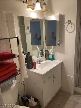 Photo #5: 2382372 Listing