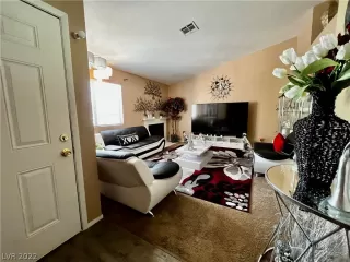 Photo #3: 2382380 Listing