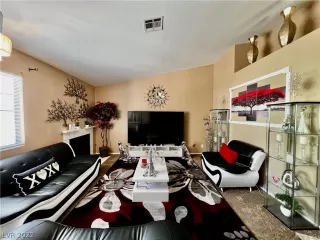 Photo #4: 2382380 Listing