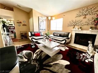 Photo #5: 2382380 Listing