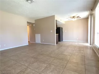 Photo #5: 2382393 Listing