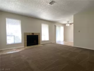 Photo #3: 2382394 Listing