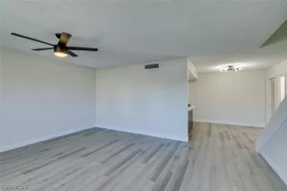 Photo #4: 2382395 Listing