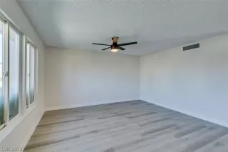 Photo #5: 2382395 Listing