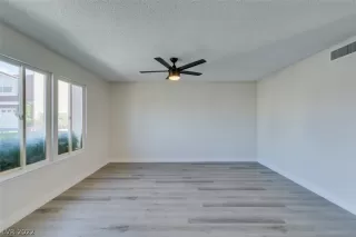 Photo #6: 2382395 Listing