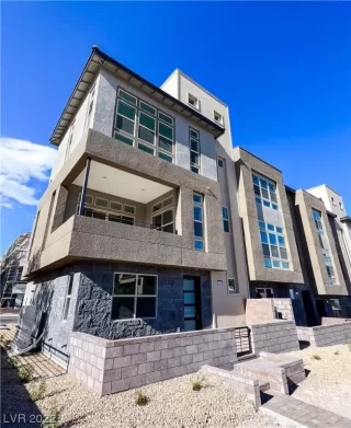 Photo #3: 2382433 Listing