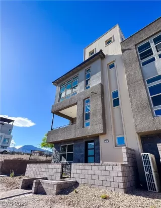 Photo #4: 2382433 Listing