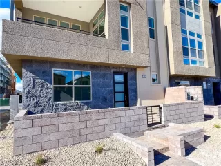 Photo #5: 2382433 Listing