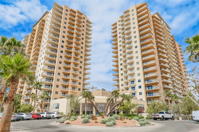 MLS: 2382436 Condo For Sale