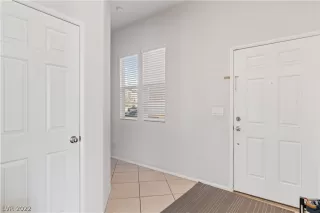 Photo #3: 2382437 Listing