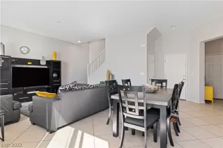 Photo #5: 2382437 Listing