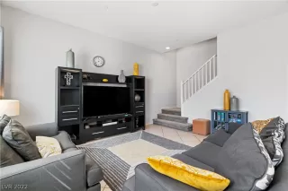 Photo #6: 2382437 Listing