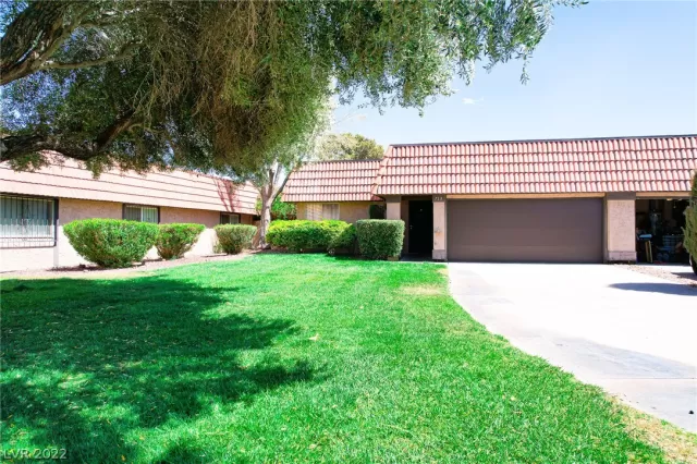 MLS: 2382443 Condo For Sale