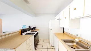 Photo #4: 2382443 Listing 