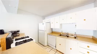 Photo #5: 2382443 Listing 